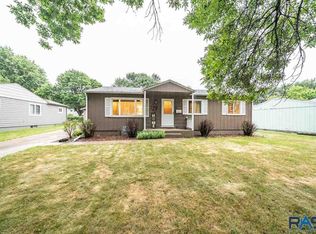 1724 S Shellynn Dr, Sioux Falls, SD 57103