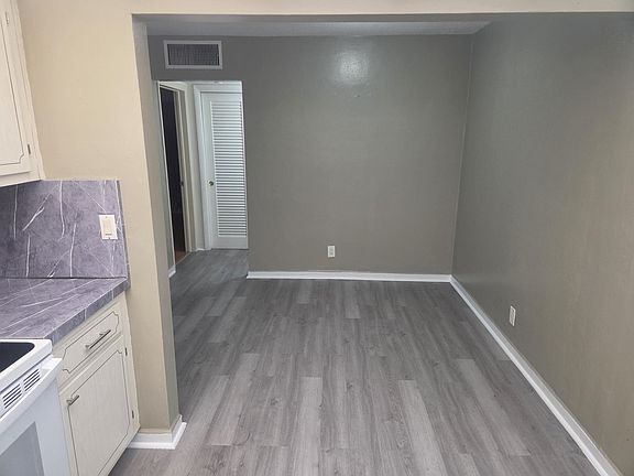 2nd image of 2031 Dewey St