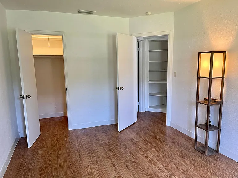 2567 Columbus St — Photo 13