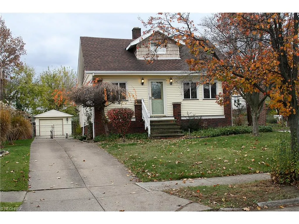 1945 Creston Ave photo 1