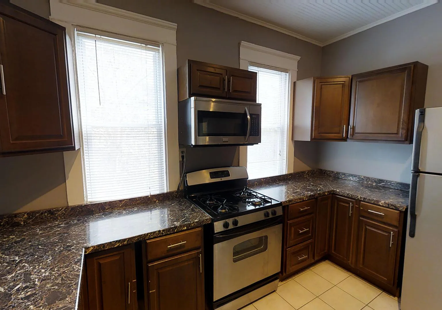4 bed, $2,600 — Photo 4