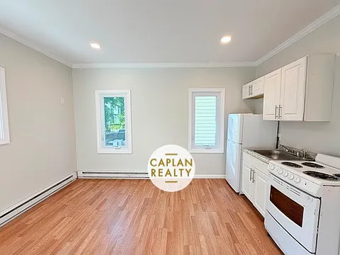 736 Savin Ave — Photo 3