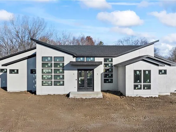10304 W 160th Ter, Overland Park, KS 66221