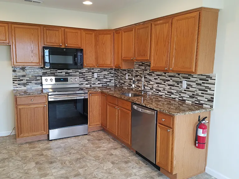 416 Beachway Ave — Photo 2