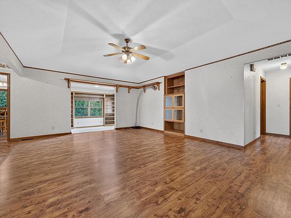 3rd image of 206 Harrison Ct