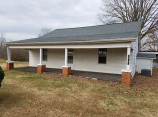 553 Hiatt Rd, Mount Airy, NC 27030