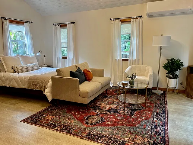 Studio, 450 sqft, $2,600 — Photo 2