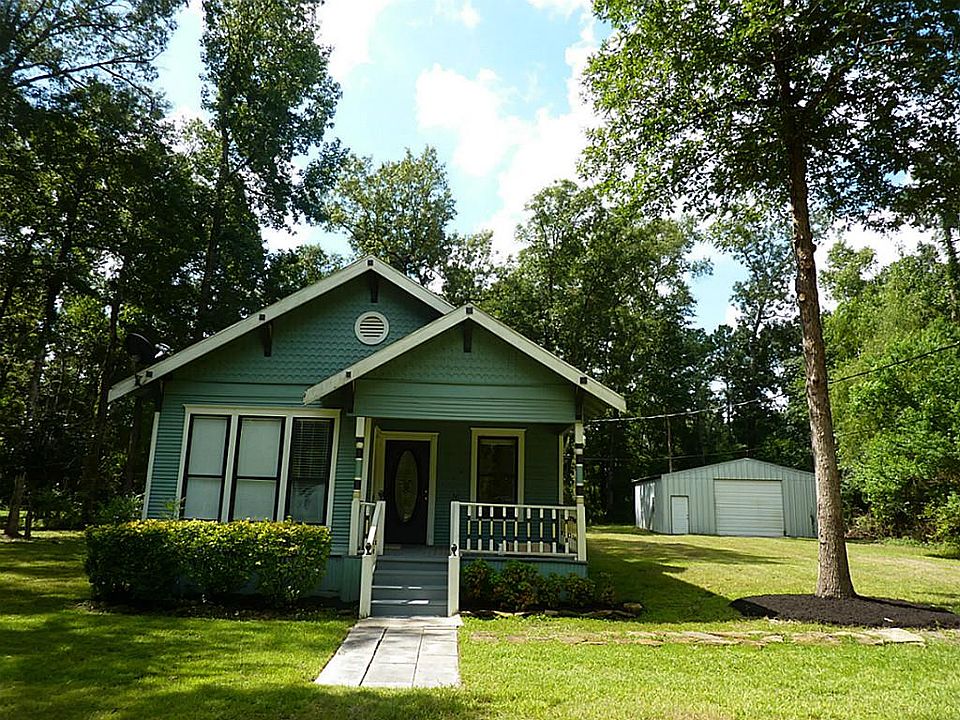 Cute 1 story, 2 bedrooms, 1 bathroom with reception room, living room and dining room, plus island k