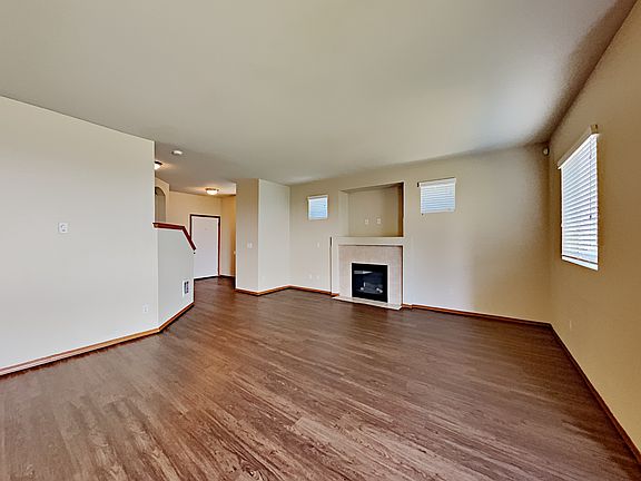 3rd image of 2107 178th St E