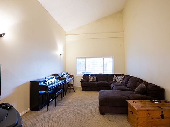 3rd image of 2732 Sierra Dr