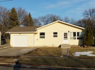 410 14th St N, Moorhead, MN 56560