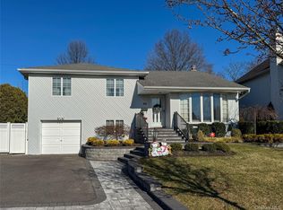 28 Garden Cir, Syosset, NY 11791