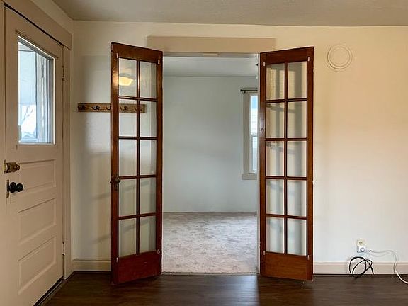 3rd image of 612 W 11th St