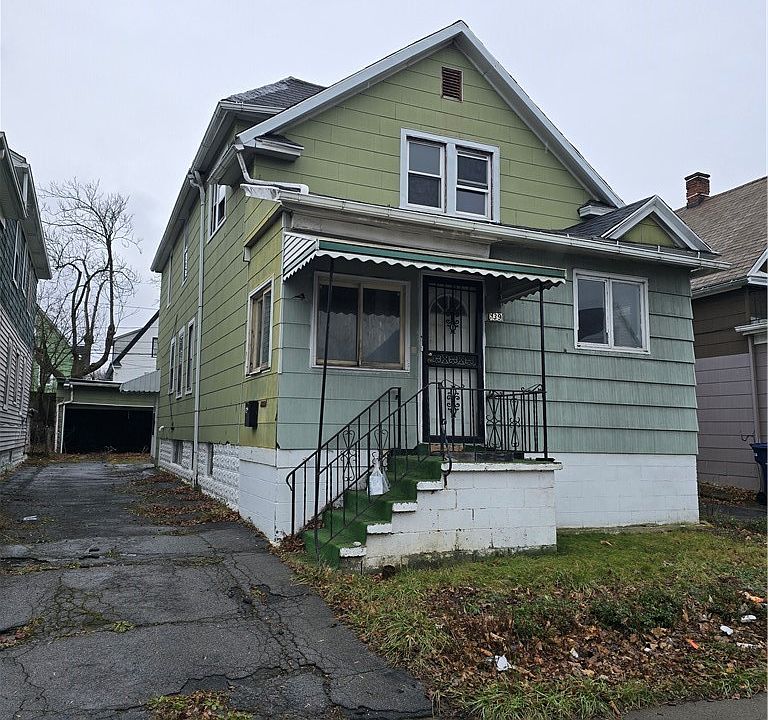1st image of 639 E Ferry St