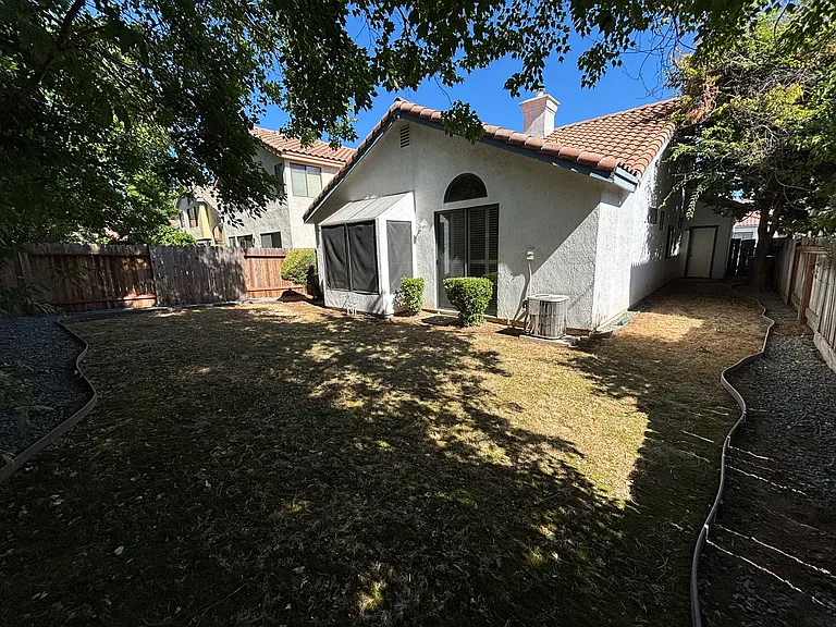 4909 Felicia Way — Photo 20
