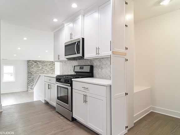 5th image of 221 S Blanchard St