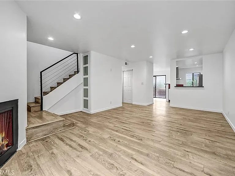 219 N Isabel St #4 — Photo 23