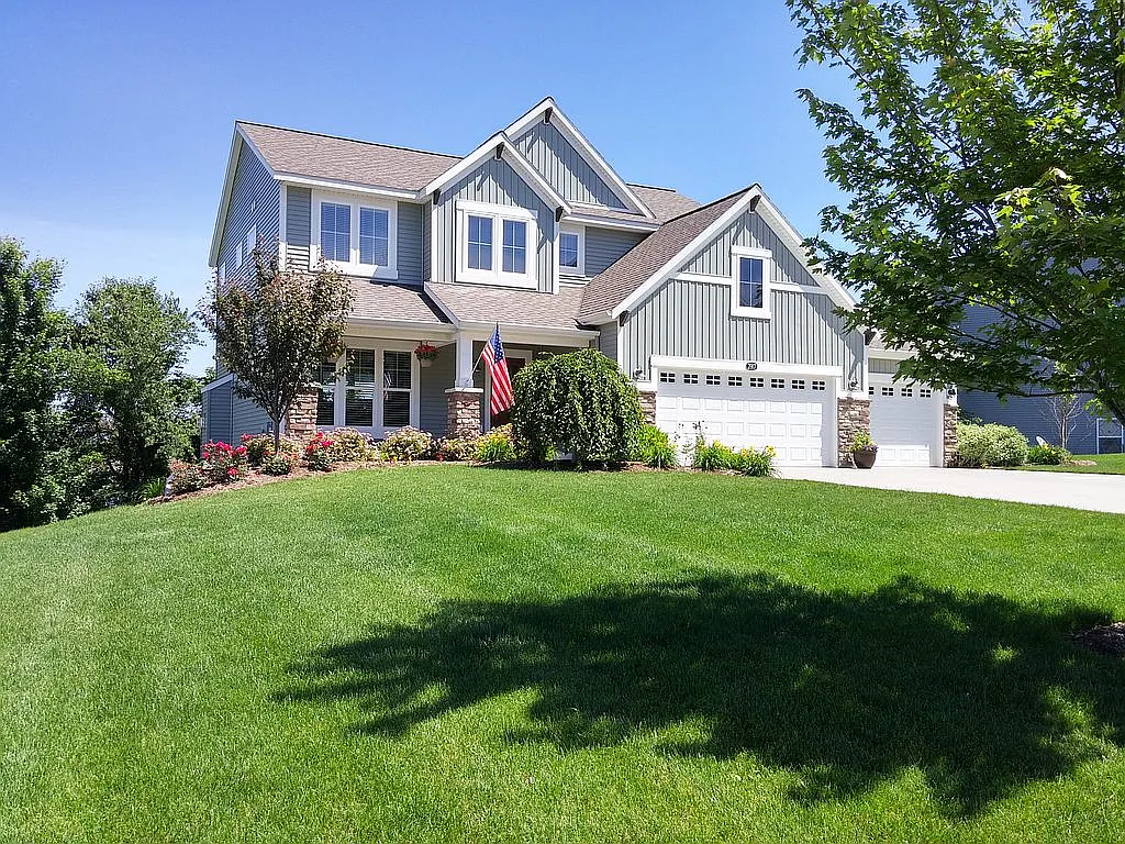 2917 S Saddle Ridge Ct NE photo 1
