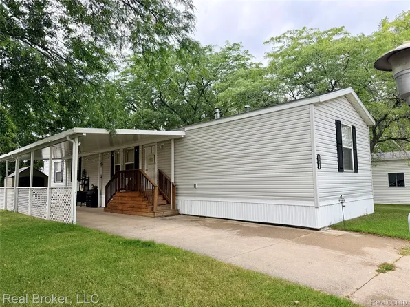 4567 Ashwood Dr W, Saginaw, MI 48603