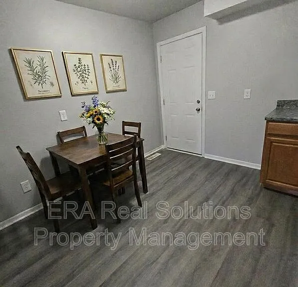 1718 Carstare Dr — Photo 4