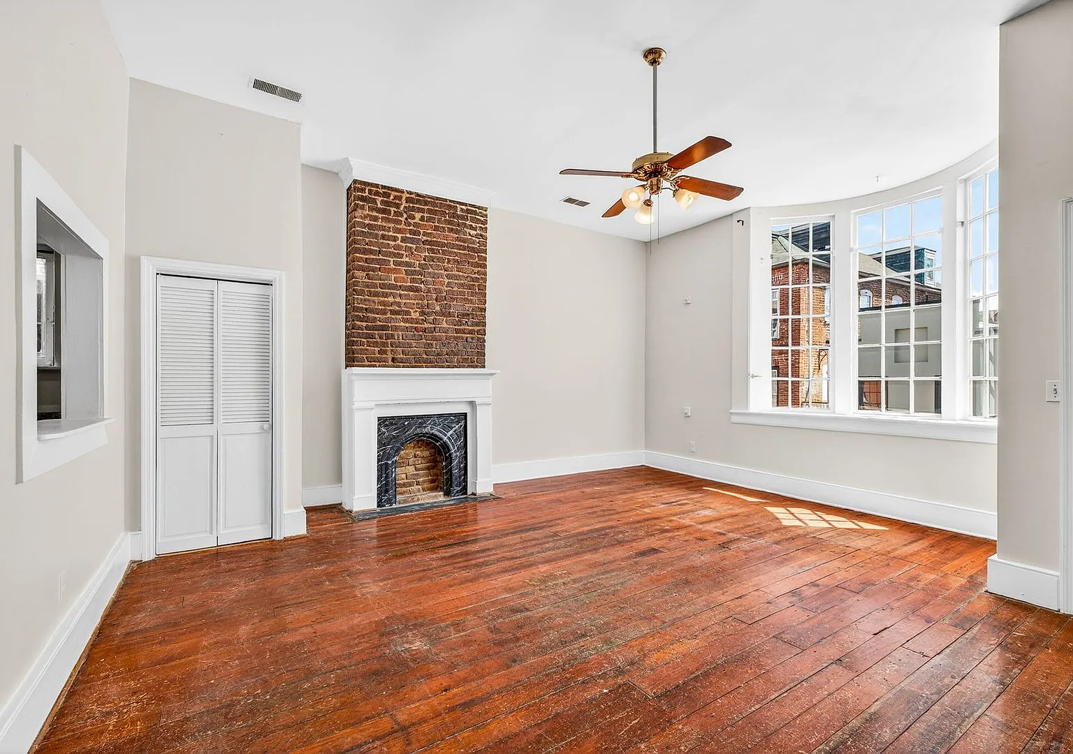 Prime Downtown Living on King Street — Photo 1