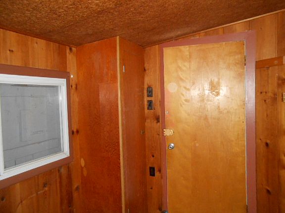 3rd image of 4923 Glenwood Dr