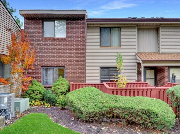 869 Skyline Drive #869, Coram, NY 11727