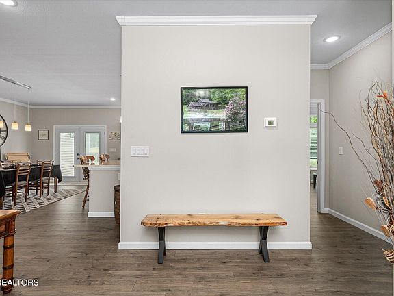 4th image of 233 Marie Ln