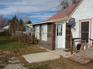 102 Charters Ave, Grass Range, MT 59032