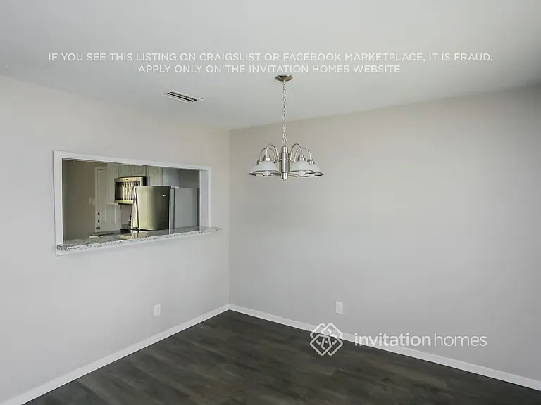 215 Adams St — Photo 4