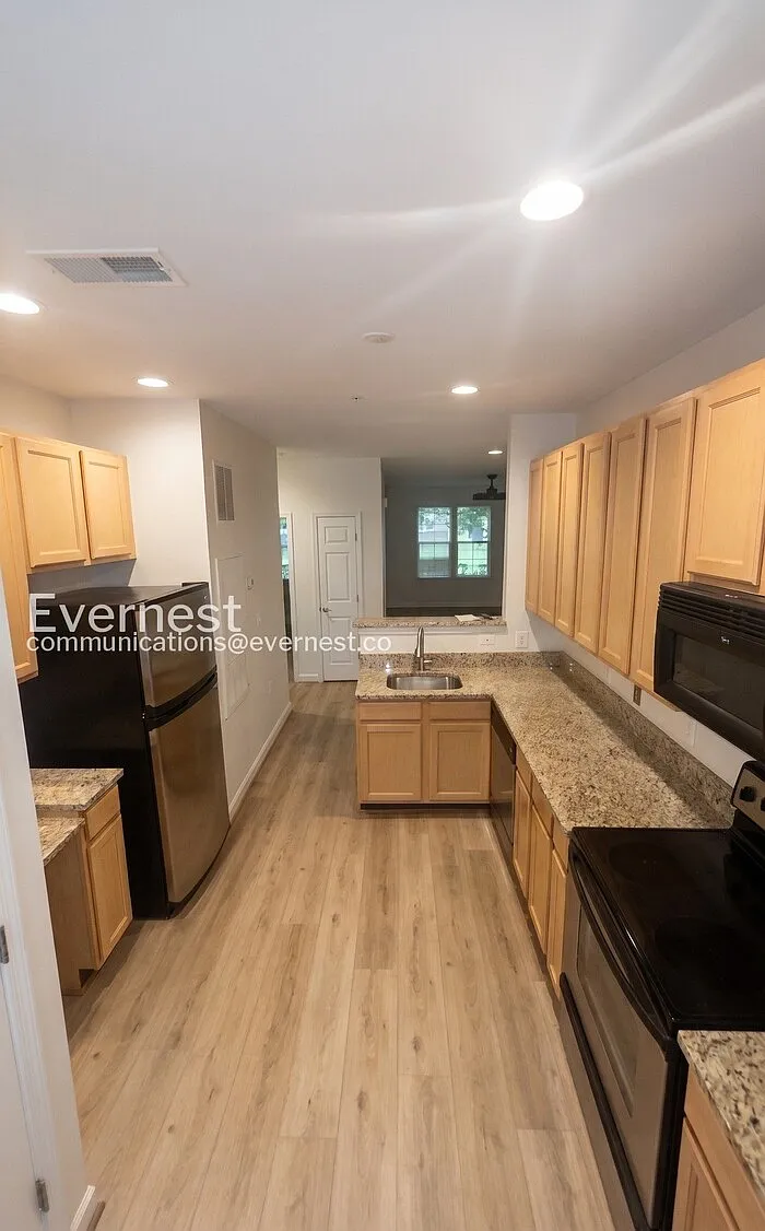 1 bed, 1.0 bath, 803 sqft, $1,995 — Photo 2