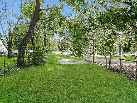 473 Diamond Ave — Photo 8