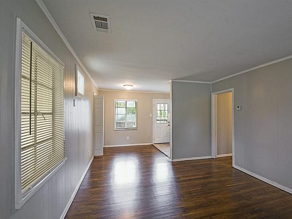 3rd image of 4503 Jamaica Ave