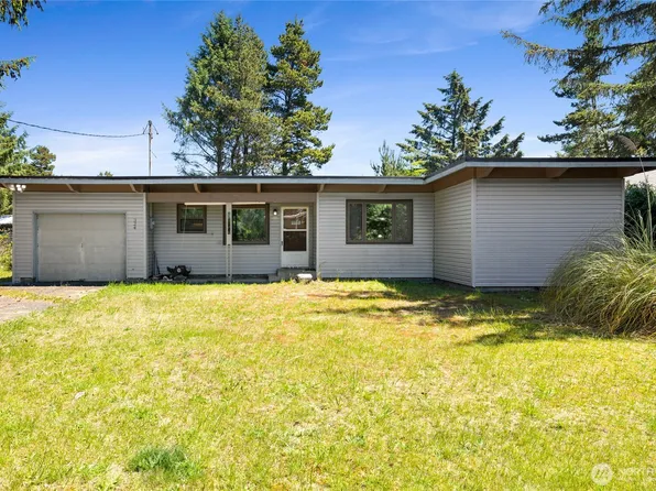 324 Mizzen Avenue NW, Ocean Shores, WA 98569
