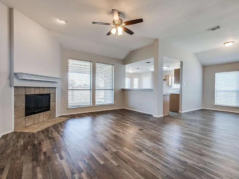 3111 Ponds Edge Trl — Photo 2