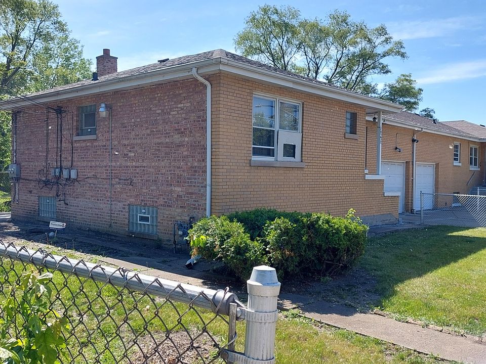 2nd image of 950 E 93rd St