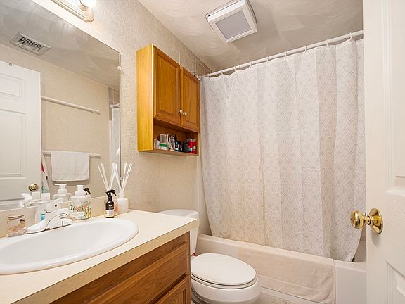 5th image of 127 Maple St