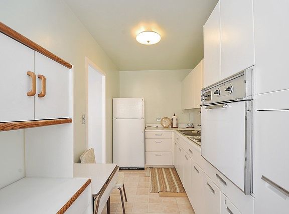 3rd image of 3900 N Lake Shore Dr APT 6H