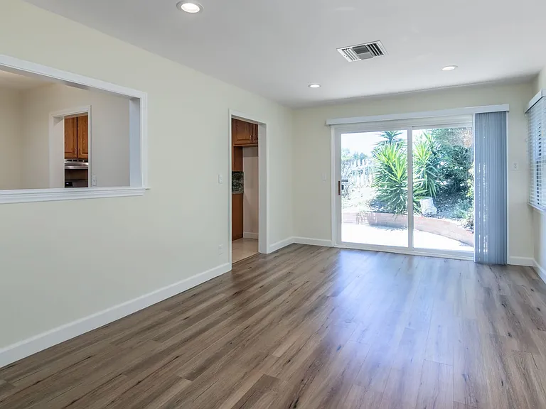 22436 Avenue San Luis — Photo 9