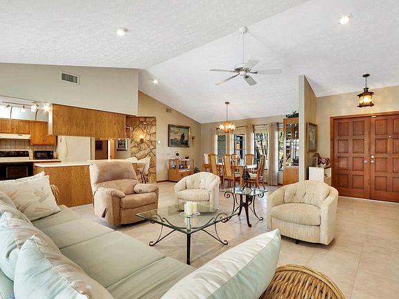 3rd image of 2071 SE Franciscan St