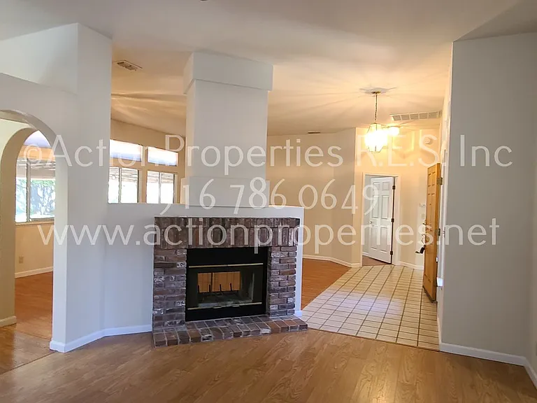 1417 Hurlston Way — Photo 4