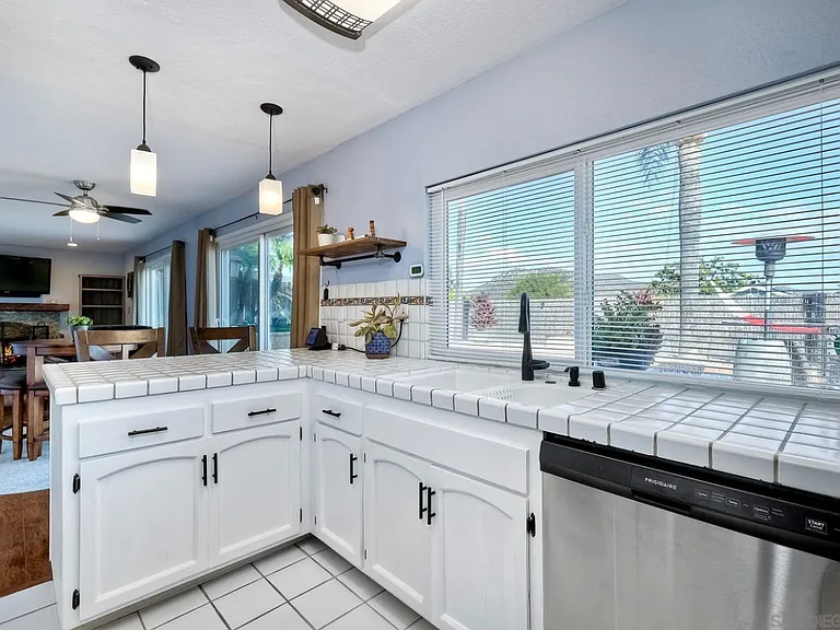 10345 Molino Rd — Photo 6
