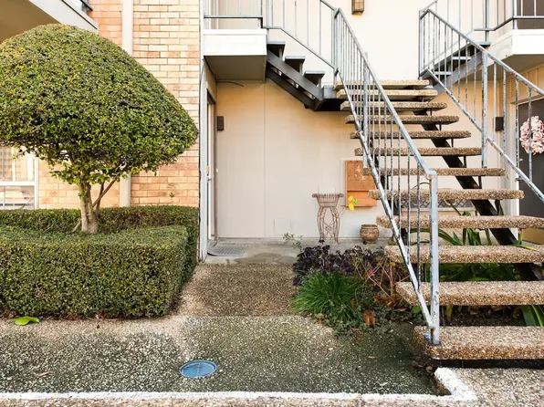 10228 Regal Oaks Dr APT A, Dallas, TX 75230