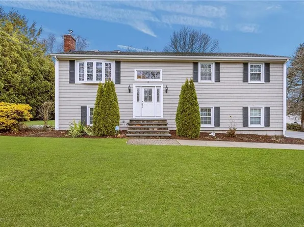 3 Betsy Dr, Bristol, RI 02809