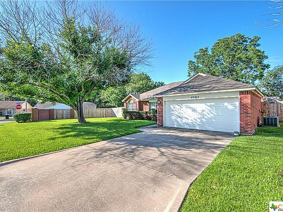 3rd image of 4305 Briarwood Dr