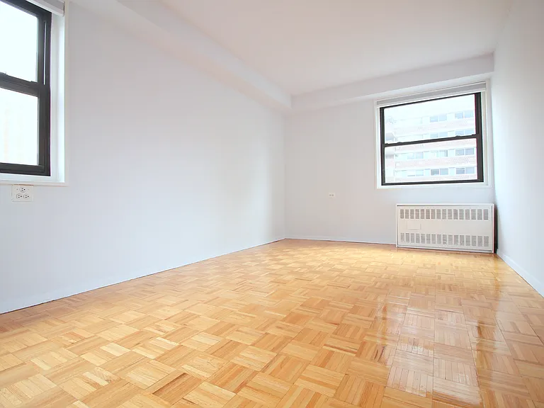 401 2nd Ave #17B — Photo 6