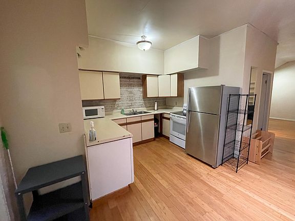 2nd image of 138 Court St #1