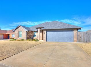 1177 McConnell Dr, Yukon, OK 73099