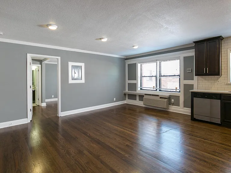 Plaza Terrace Apartments — Photo 8