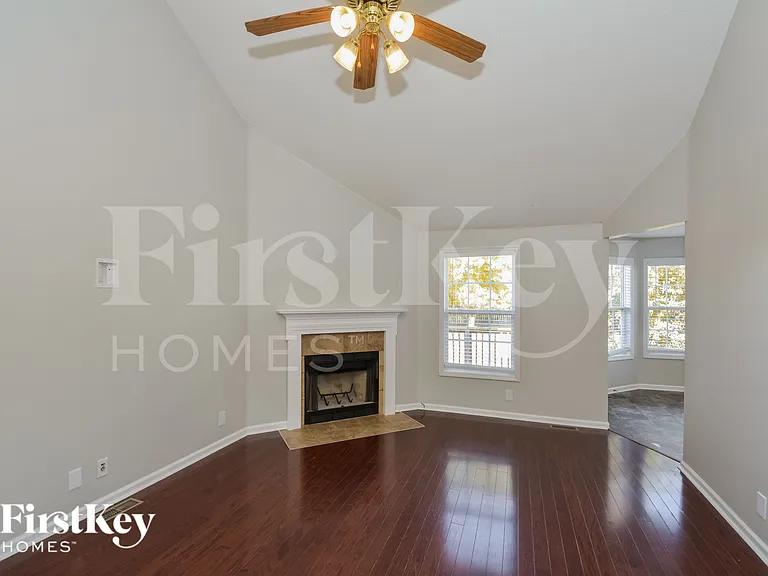 3890 Mackenzie Dr — Photo 2